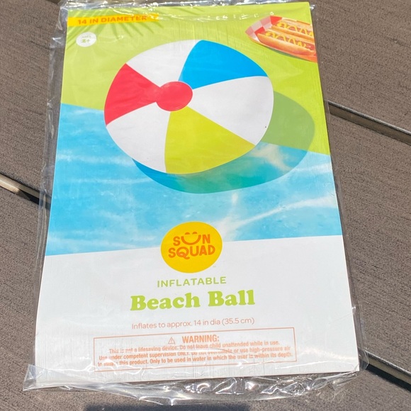 Sale Shop New n' package Inflatable Classic Beach Ball - Picture 1 of 6
